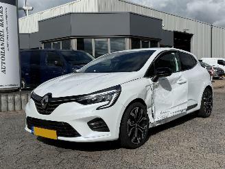 Auto incidentate Renault Clio 1.6 E-Tech Hybrid 145 Techno AUTOMAAT 2022/10