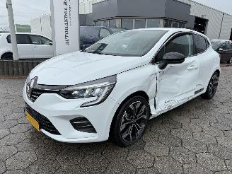 skadebil auto Renault Clio 1.6 E-Tech Hybrid 145 Techno 2022/10
