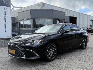 Schadeauto Lexus ES 300h Business Line 2022/4