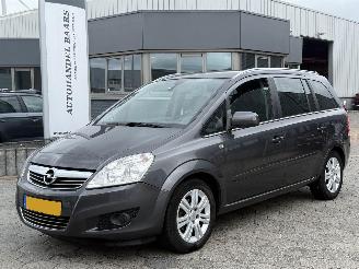 Vaurioauto  passenger cars Opel Zafira 1.8 Cosmo 7persoons 2011/6