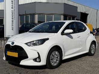 Damaged car Toyota Yaris 1.5 Hybrid Active 2022/10