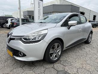 uszkodzony samochody osobowe Renault Clio 1.5 dCi ECO Expression 2013/1