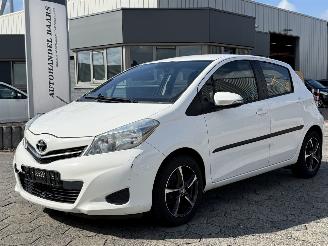 Damaged car Toyota Yaris 1.0 VVT-i Aspiration 2012/1