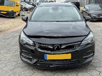Opel Astra 1.2 Edition picture 2
