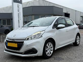 Voiture accidenté Peugeot 208 1.2 PureTech Active 2015/11