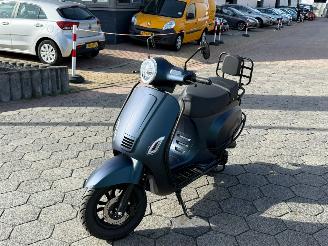Vaurioauto  passenger cars Senzo  RivaLux 2026/6