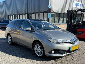 Toyota Auris Touring Sports 1.8 Hybrid Lease picture 3