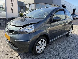 damaged passenger cars Toyota Aygo 1.0-12V + 2009/1