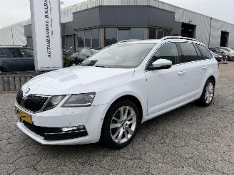 damaged passenger cars Skoda Octavia Combi 1.0 TSI Greentech Style Business 2017/11