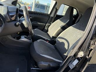 Toyota Aygo 1.0 VVT-i x-play picture 12