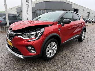 Damaged car Renault Captur Automaat 1.3 TCe 140 Intens 2021/2