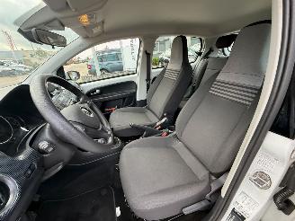Volkswagen Up! 1.0 picture 13