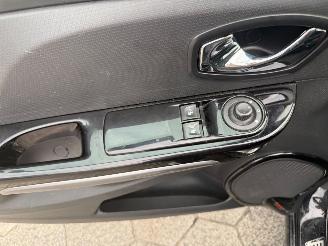 Renault Clio Estate 0.9 TCe Night&Day picture 15