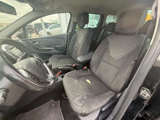 Renault Clio Estate 0.9 TCe Night&Day picture 14