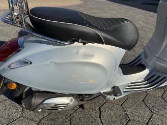Vespa  Primavera 2T picture 4