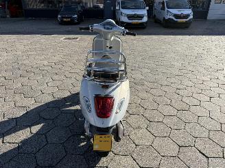 Vespa  Primavera 2T picture 5