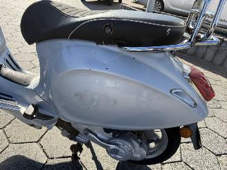 Vespa  Primavera 2T picture 6
