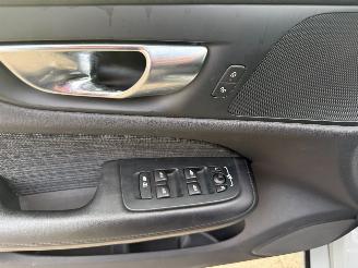 Volvo V-60 2.0 B3 Essential Edition picture 16