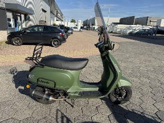 krockskadad bil bromfiets La Souris  Bromscooter Sourini S 2023/6