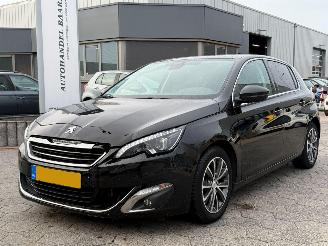 Voiture accidenté Peugeot 308 SW 1.2 PureTech Allure 2015/10