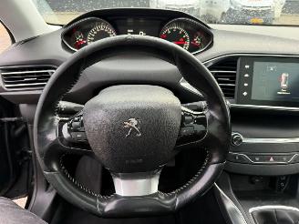 Peugeot 308 SW 1.2 PureTech Allure picture 18