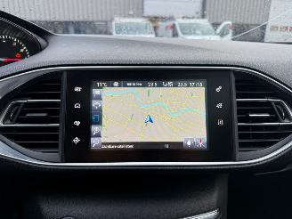 Peugeot 308 SW 1.2 PureTech Allure picture 21