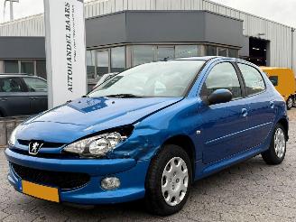 krockskadad bil auto Peugeot 206 1.4 Forever 2007/5