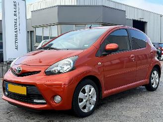 damaged passenger cars Toyota Aygo 1.0 VVT-i Dynamic Orange 2012/8