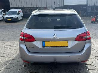 Peugeot 308 SW 1.2 PureTech Blue Lease Executive picture 5