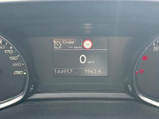 Peugeot 308 SW 1.2 PureTech Blue Lease Executive picture 18