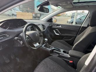Peugeot 308 SW 1.2 PureTech Blue Lease Executive picture 14