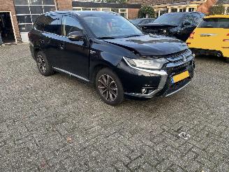 Coche accidentado Mitsubishi Outlander 2.0 PHEV Business Edition AUTOMAAT 4x4 2015/11