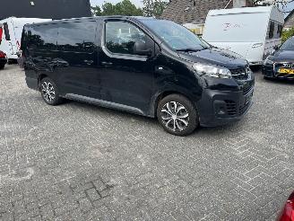Schadeauto Opel Vivaro Zafira 2.0 CDTI L2 H1 9 persoons 2022/11