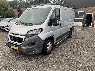 Peugeot Boxer 330 2.2 HDI L1H1 Première picture 2