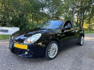 Damaged car Alfa Romeo Giulietta 1.6 JTDM Excusive. 2015/5