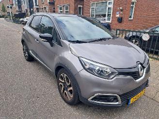 damaged passenger cars Renault Captur 0.9 tce dynemique 2015/11