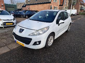Coche accidentado Peugeot 207 1.4i acces lite 2012/2