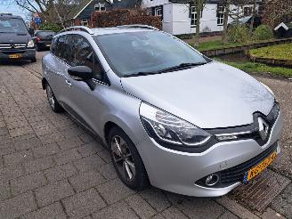 Vaurioauto  passenger cars Renault Clio 0.9tce limited 2016/9
