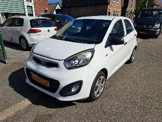 uszkodzony samochody osobowe Kia Picanto 1.0i 2013/6