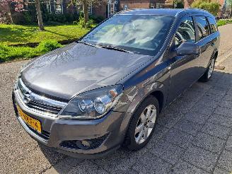 damaged passenger cars Opel Astra 1.6 cosmo 2010/9