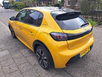 Peugeot 208 1.2 pure tech GT line picture 4