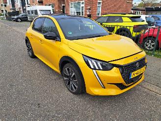 Schadeauto Peugeot 208 1.2 pure tech GT line 2020/2