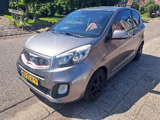 krockskadad bil auto Kia Picanto 1.0i (motor niet goed) 2013/1