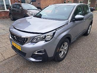 krockskadad bil auto Peugeot 3008 1.2i active automaat 2017/6