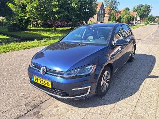 krockskadad bil auto Volkswagen Golf golf E automaat 2017/8