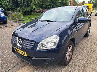 Damaged car Nissan Qashqai 2.0i tekna 2007/6