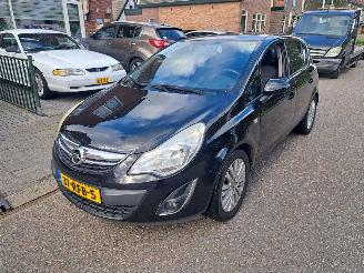 uszkodzony samochody osobowe Opel Corsa 1.4 16v edition 2011/5