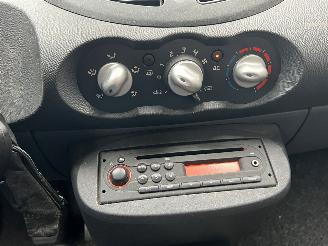 Renault Twingo 1.2 16V DYNAMIQUE AUTOMAAT AIRCO picture 22