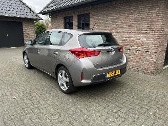 Unfallwagen Toyota Auris 1.8 HYBRID DYNAMIC NAVI 2013/2