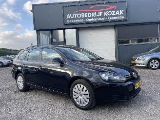 uszkodzony samochody osobowe Volkswagen Golf Variant 1.6 TDI Trendline AIRCO 2010/11